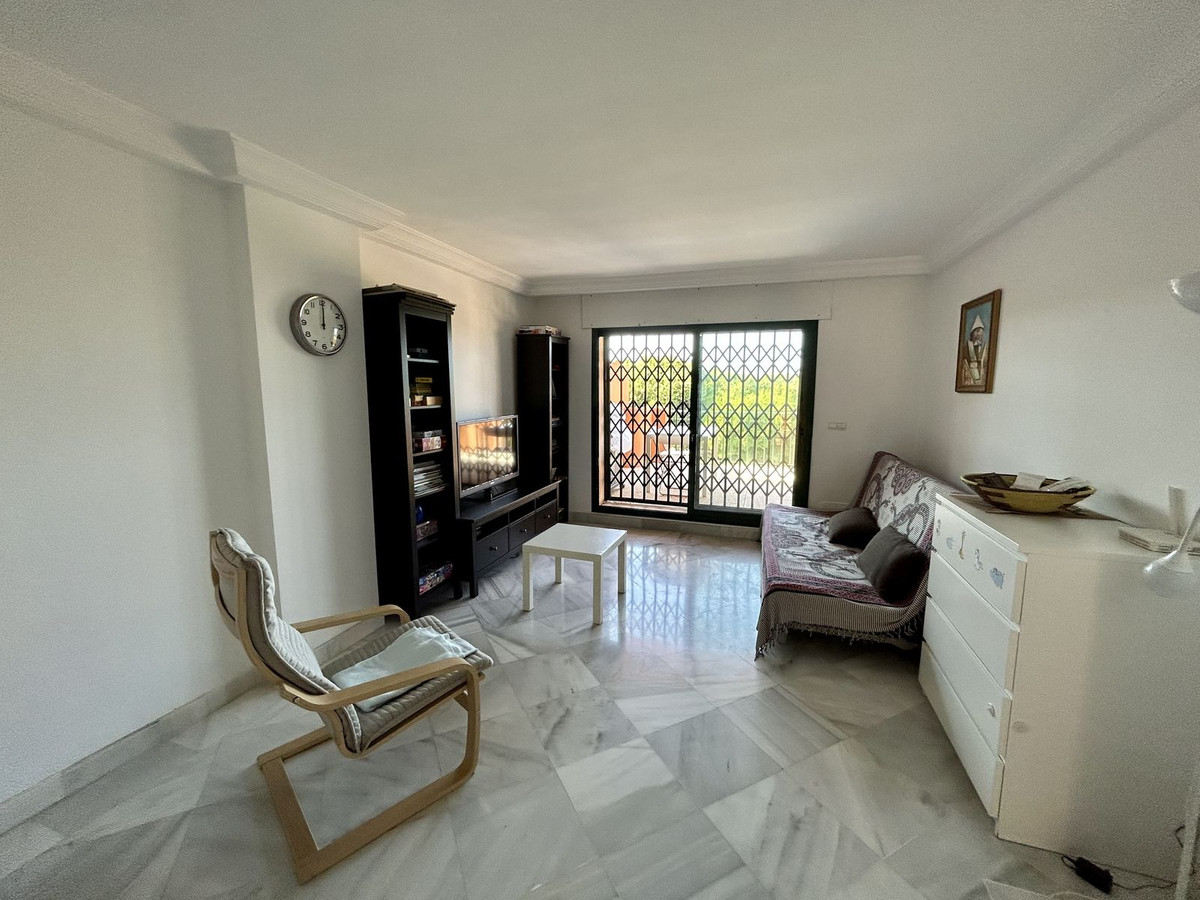 Apartment Middle Floor in Cabopino, Costa del Sol
