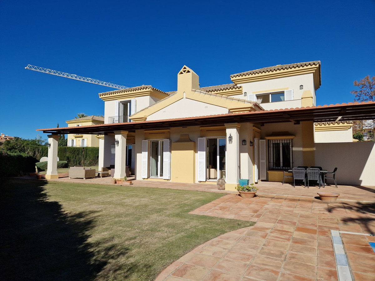 Detached Villa for sale in Sotogrande Alto R4588465