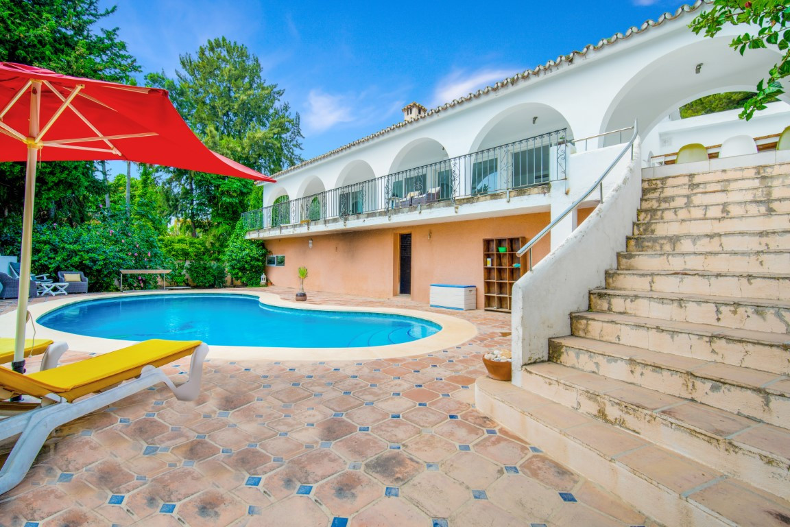 Detached Villa for sale in The Golden Mile, Costa del Sol