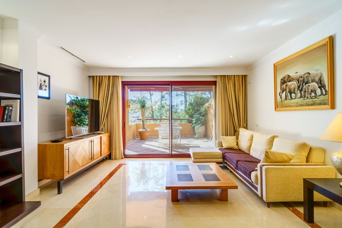 Apartment Middle Floor in Bahía de Marbella, Costa del Sol
