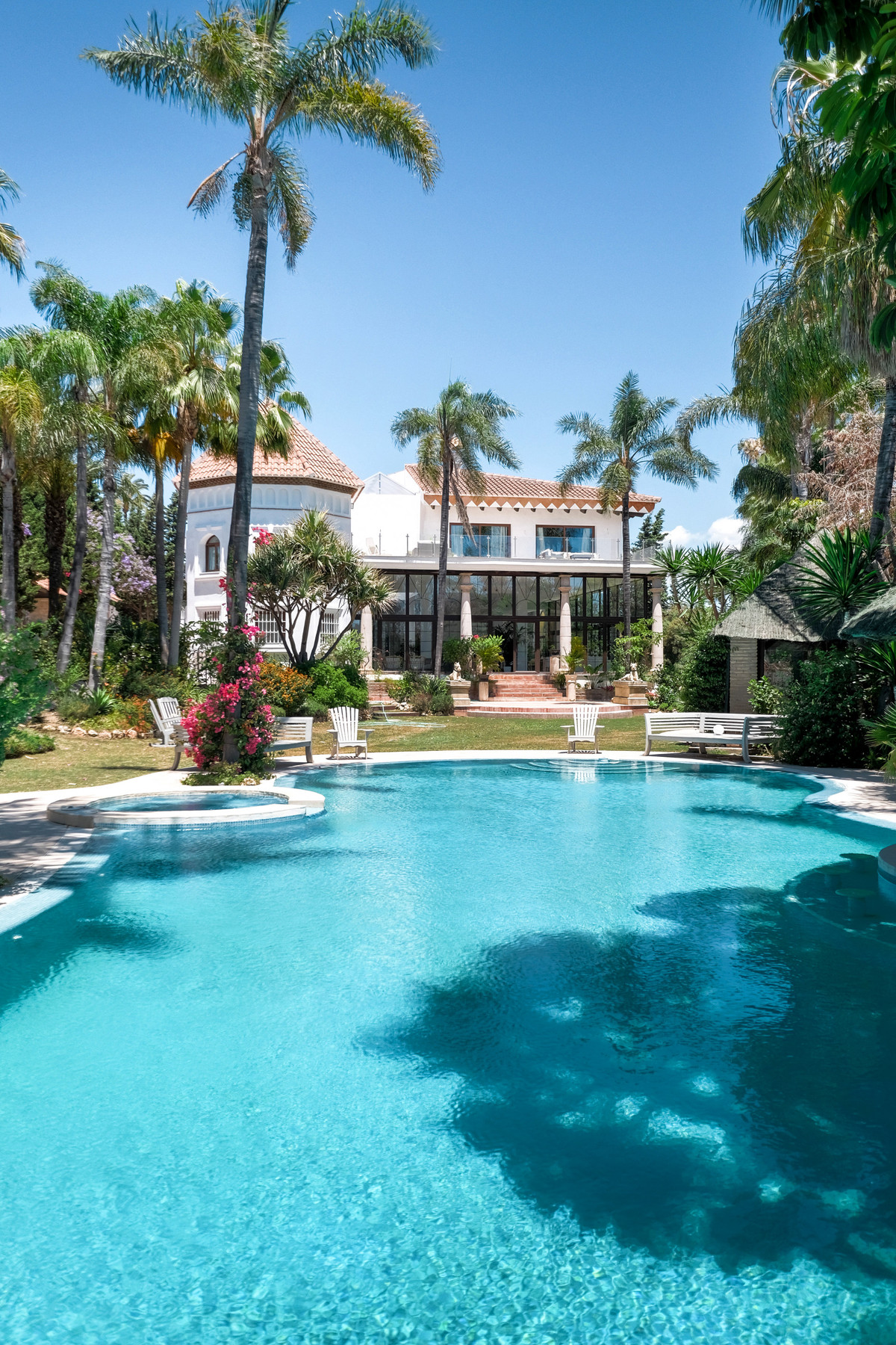 Detached Villa for sale in Nueva Andalucía R3994285