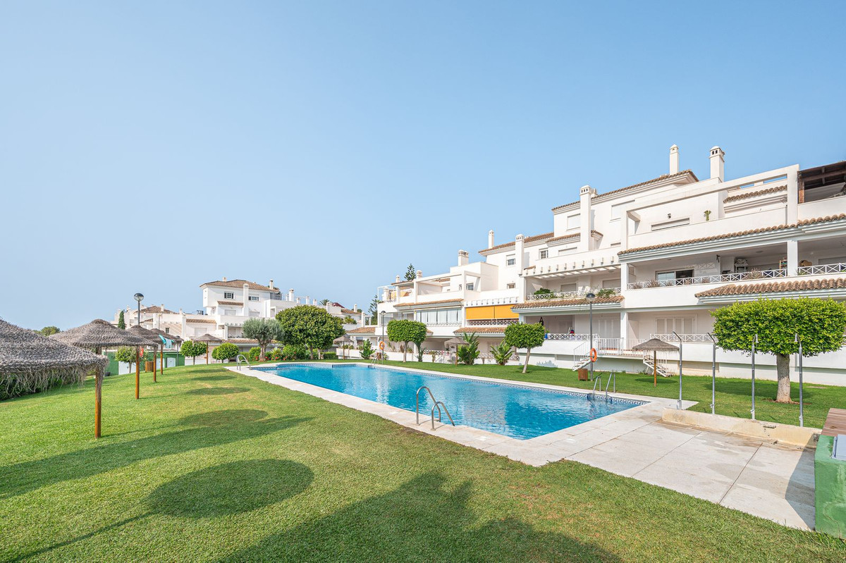 Ground Floor Apartment for sale in Rio Real, Marbella East