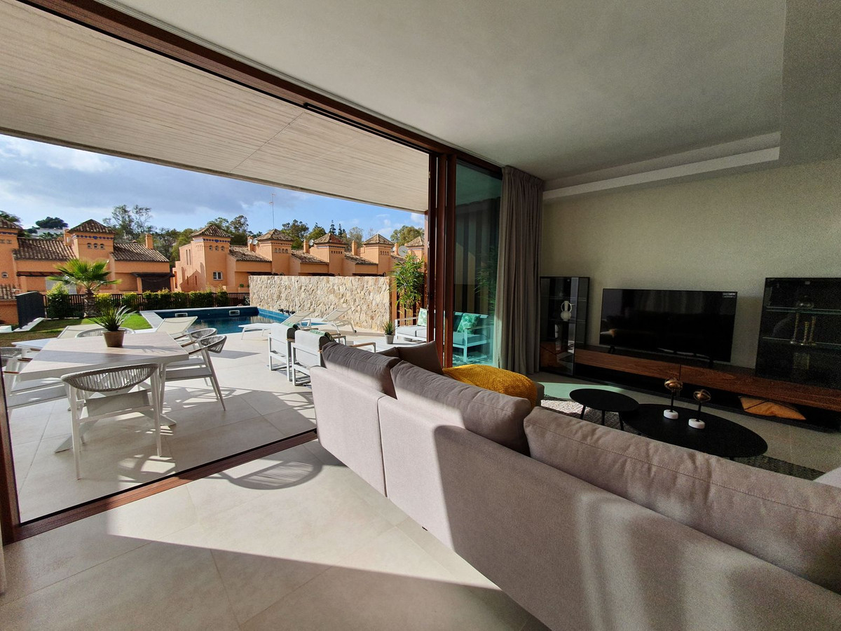 4 bedroom Villa For Sale in The Golden Mile, Málaga