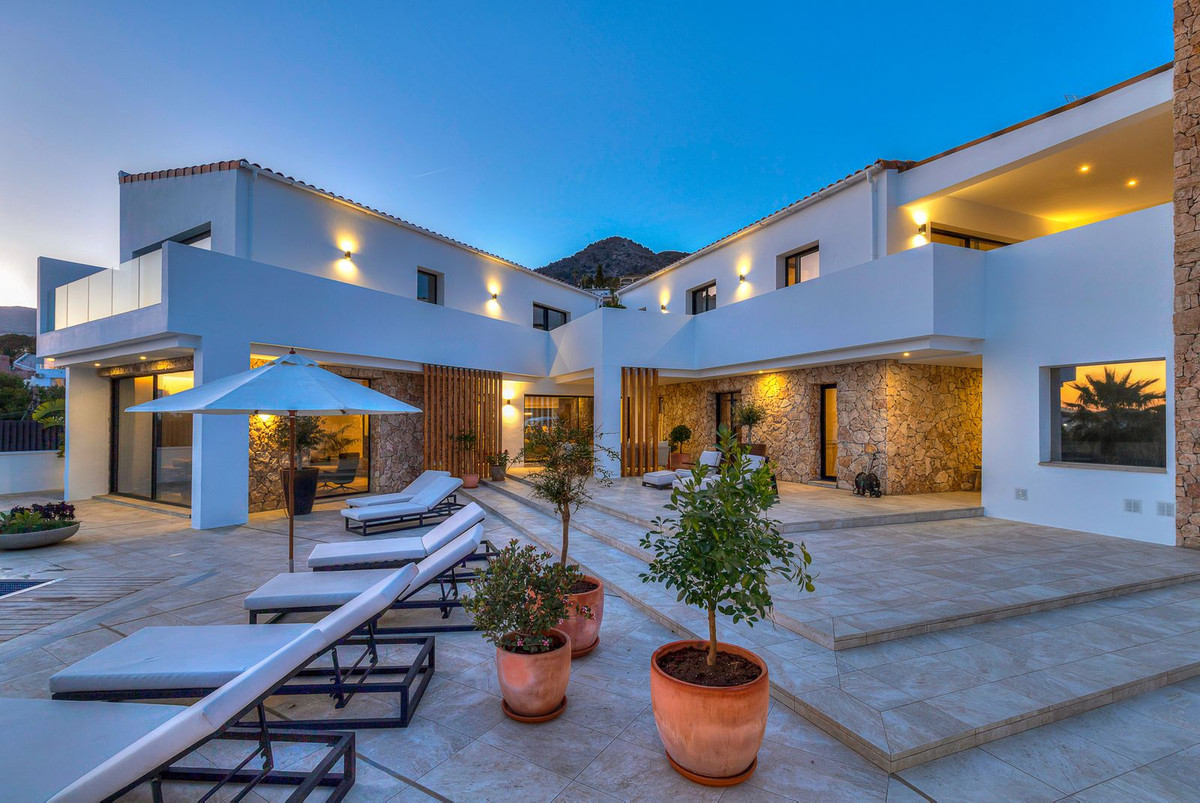 						Villa  Detached
													for sale 
																			 in La Capellania
					