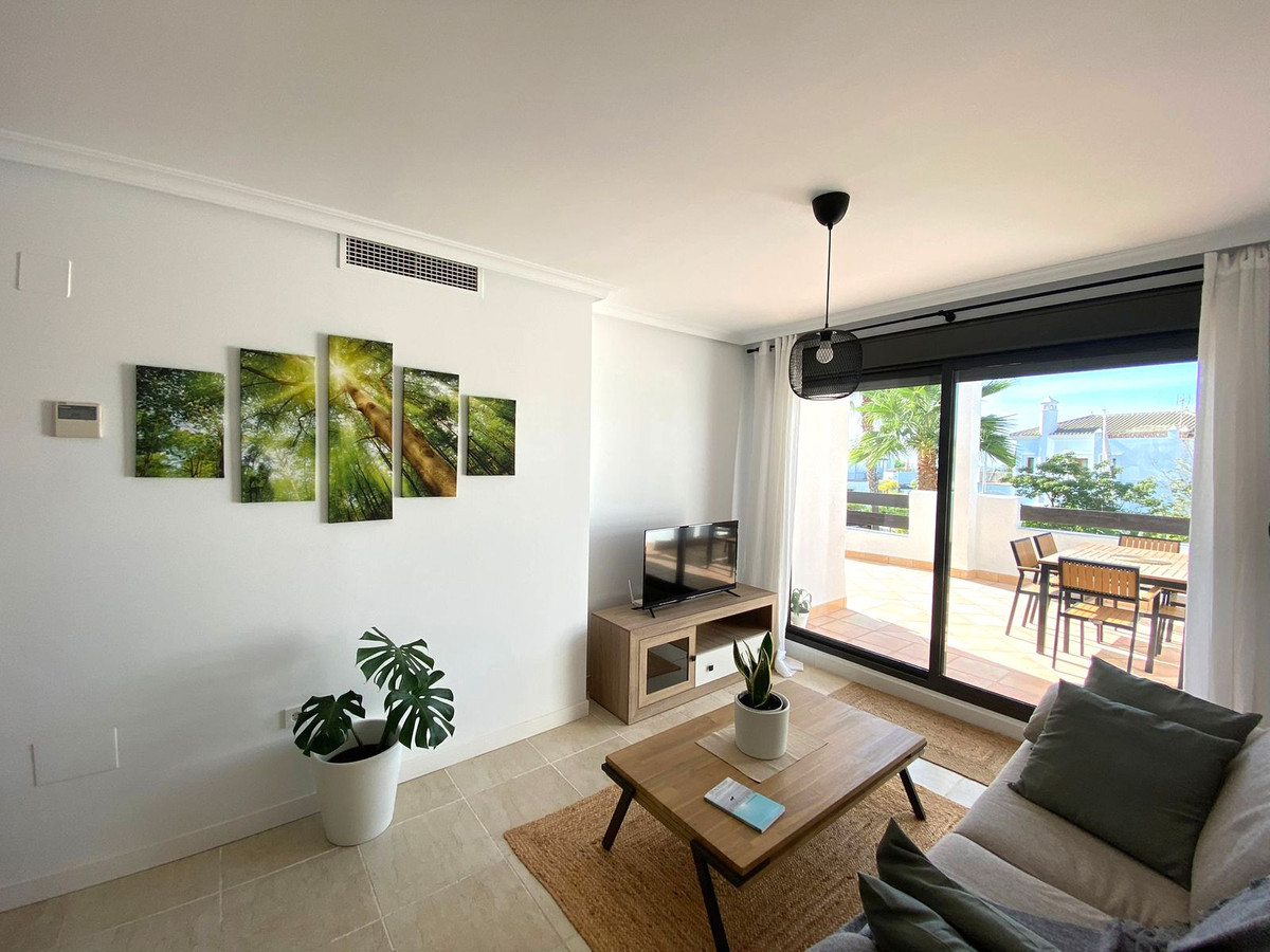 Апартамент средний этаж для продажи в Estepona R4690165