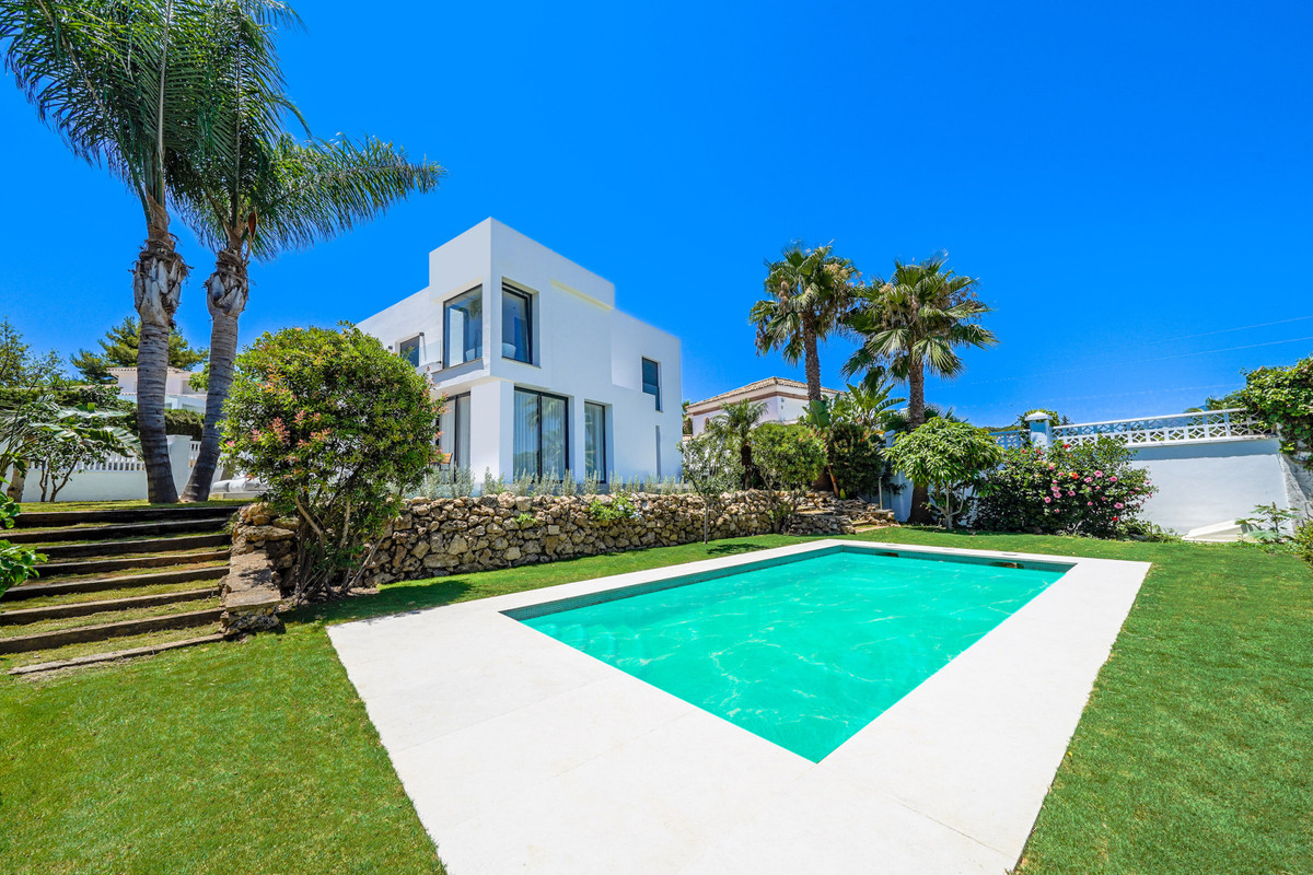 Detached Villa for sale in Nueva Andalucía R4364008