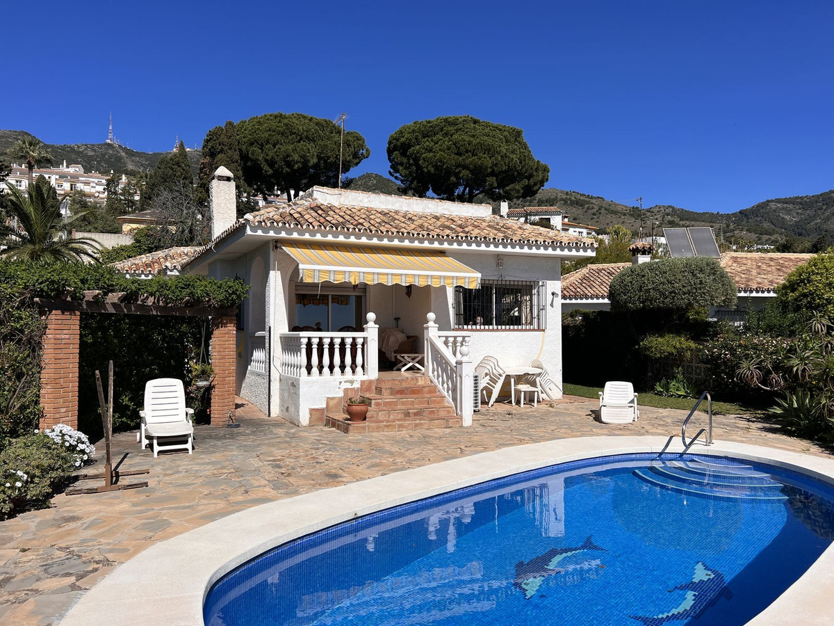Nice Villa with outstanding views to the sea. Very close to the white Village of Benalmadena Pueblo., Spain