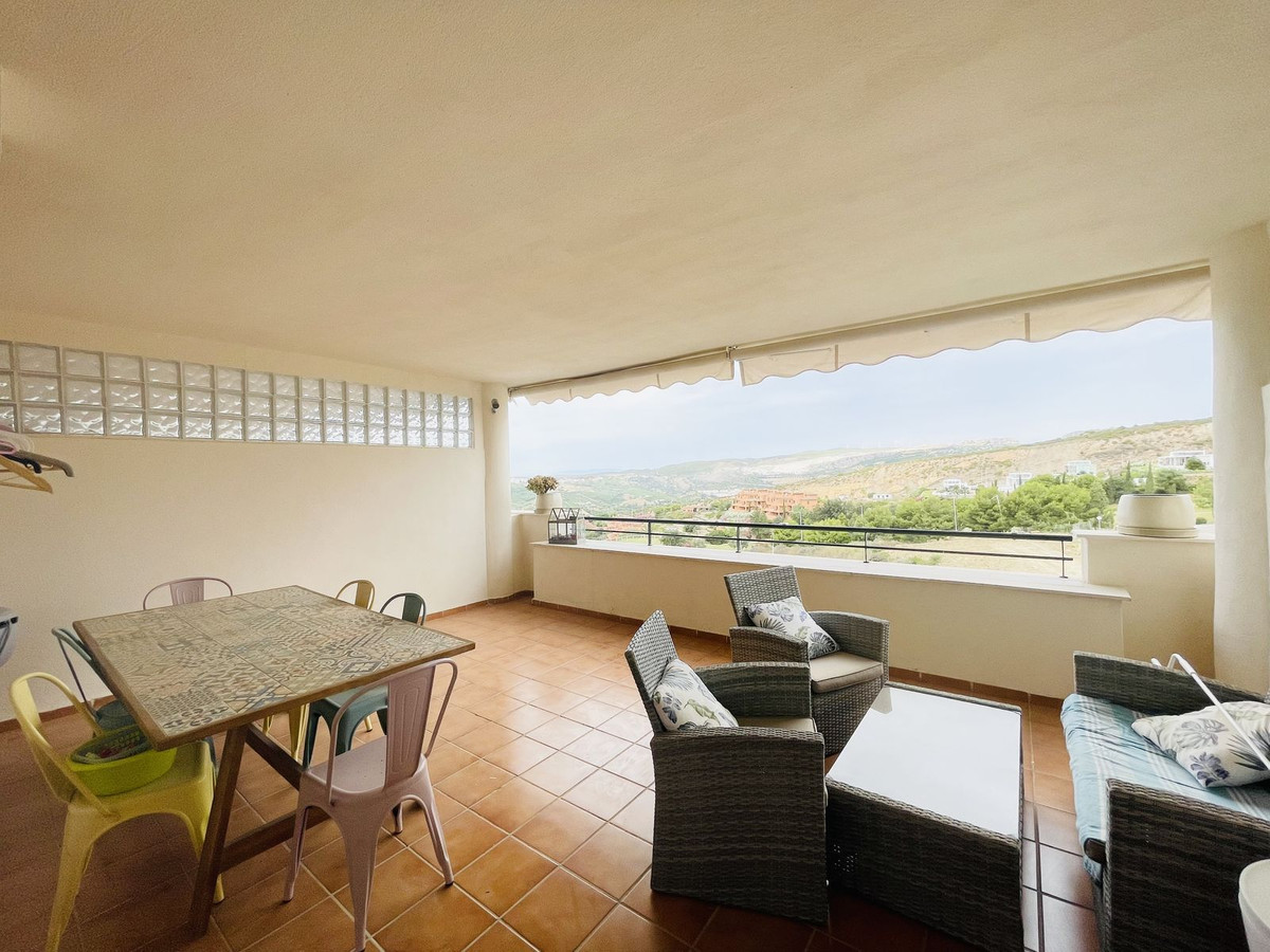 2 Bedroom Middle Floor Apartment For Sale Casares, Costa del Sol - HP4094914