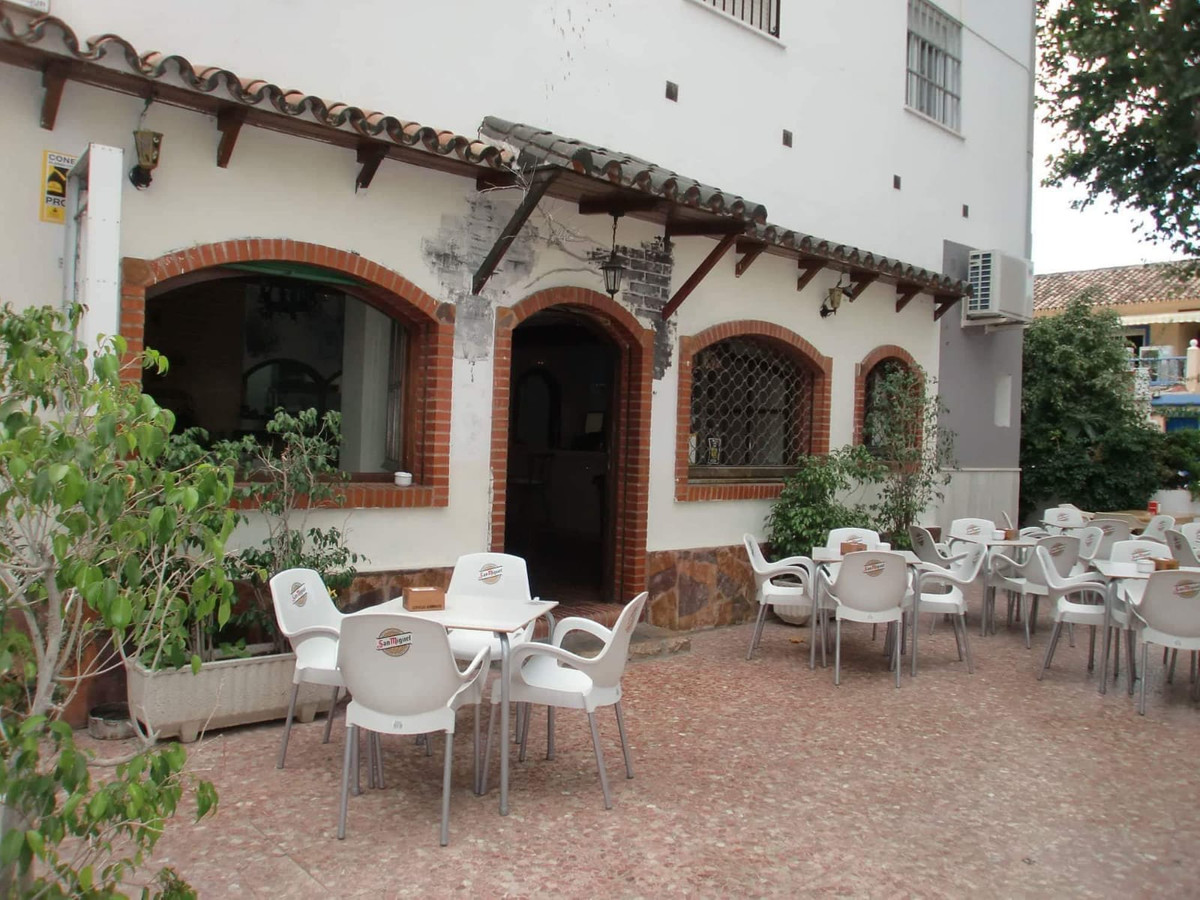 Great opportunity to purchase a bar-restaurant in the center of San Pedro de Alcantara (Marbella) in, Spain