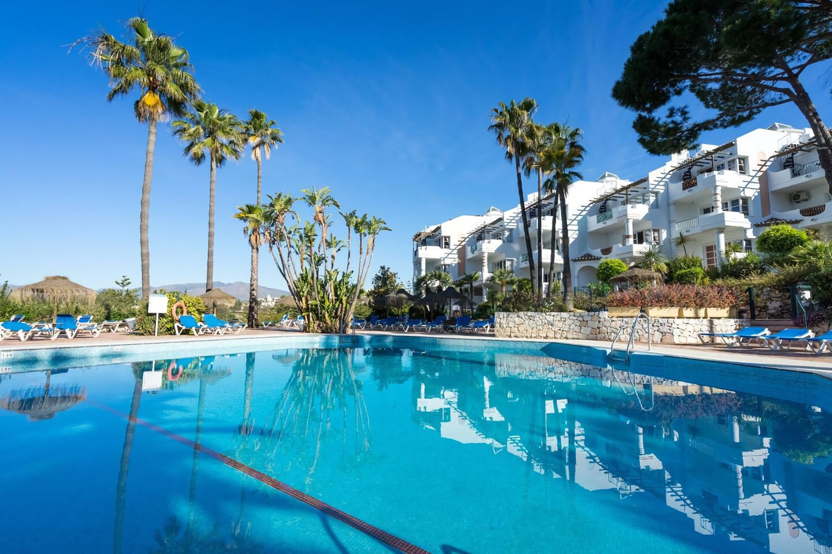 Middle Floor Apartment for sale in Mijas Golf R4203316