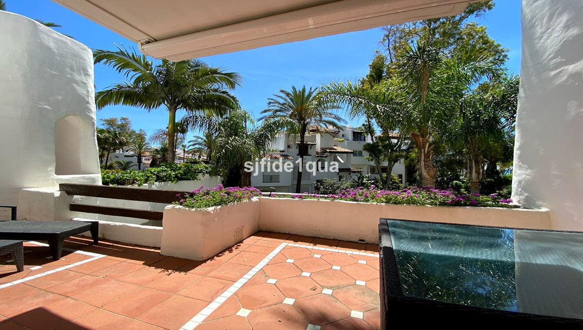 Apartment for sale in Ventura del Mar, Marbella with 2 bedrooms, 2 bathrooms, 1 on suite bathroom, 1 toilet and with orientation south, with commun...