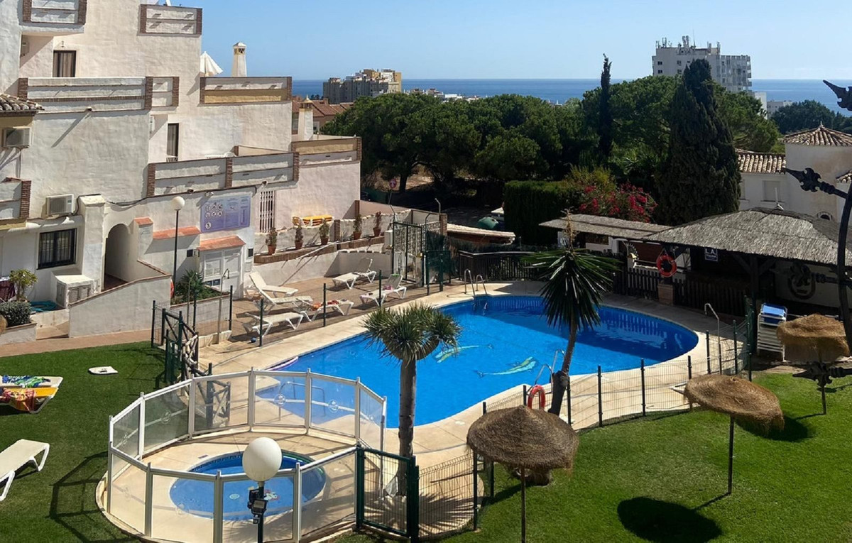 We're excited to showcase this beautiful 2 bedroom, 2 bathroom apartment located in Calahonda. , Spain