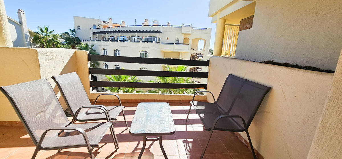 1 Bedroom Middle Floor Apartment For Sale El Paraiso, Costa del Sol - HP4506886