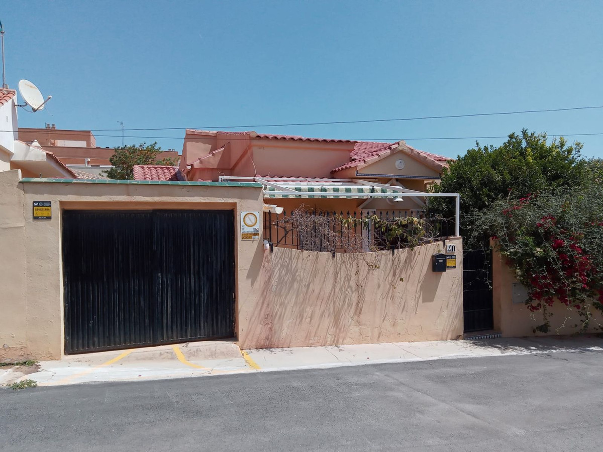 						Villa  Semi Detached
													for sale 
																			 in El Pinillo
					