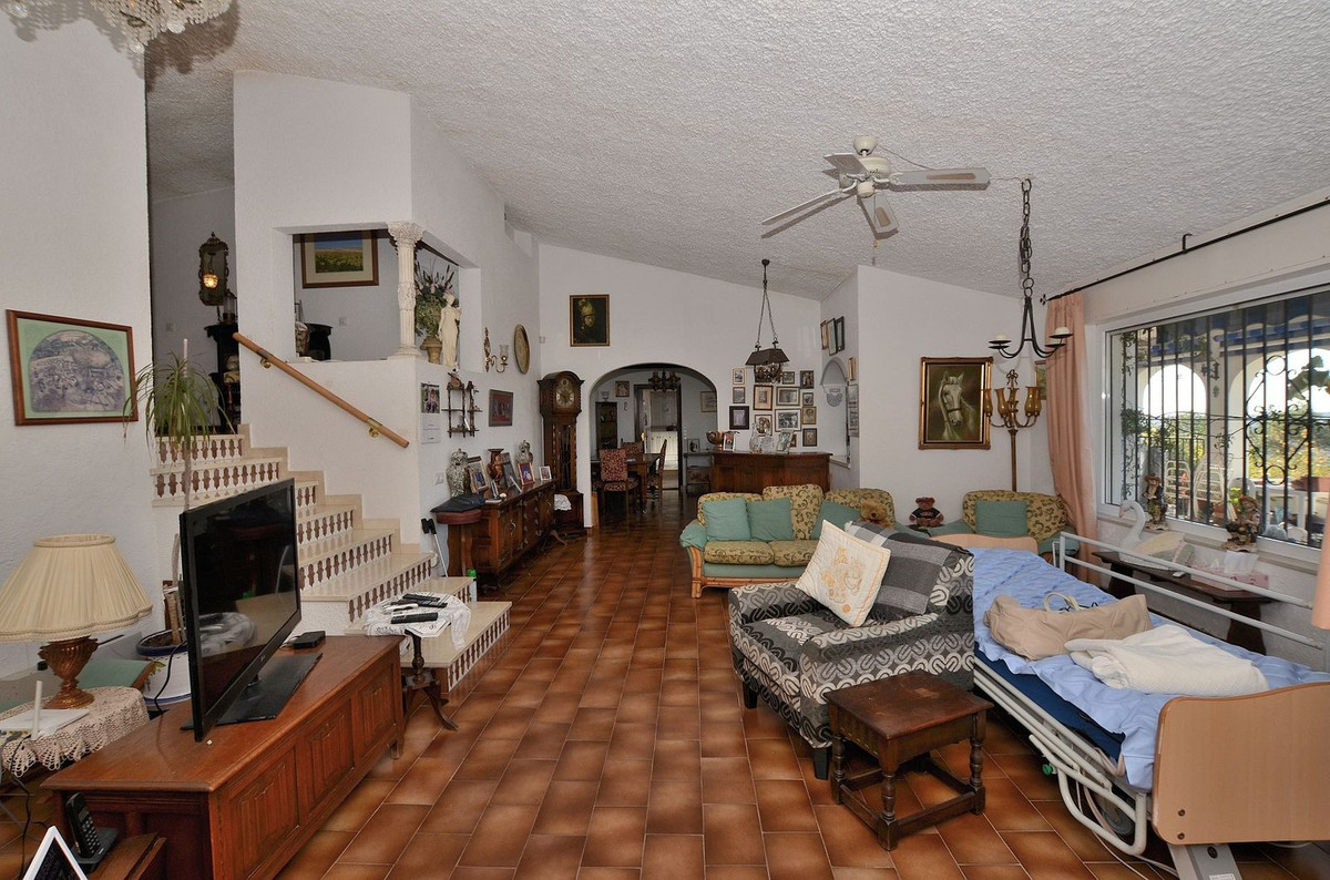 Villa con 4 Dormitorios en Venta Sierrezuela