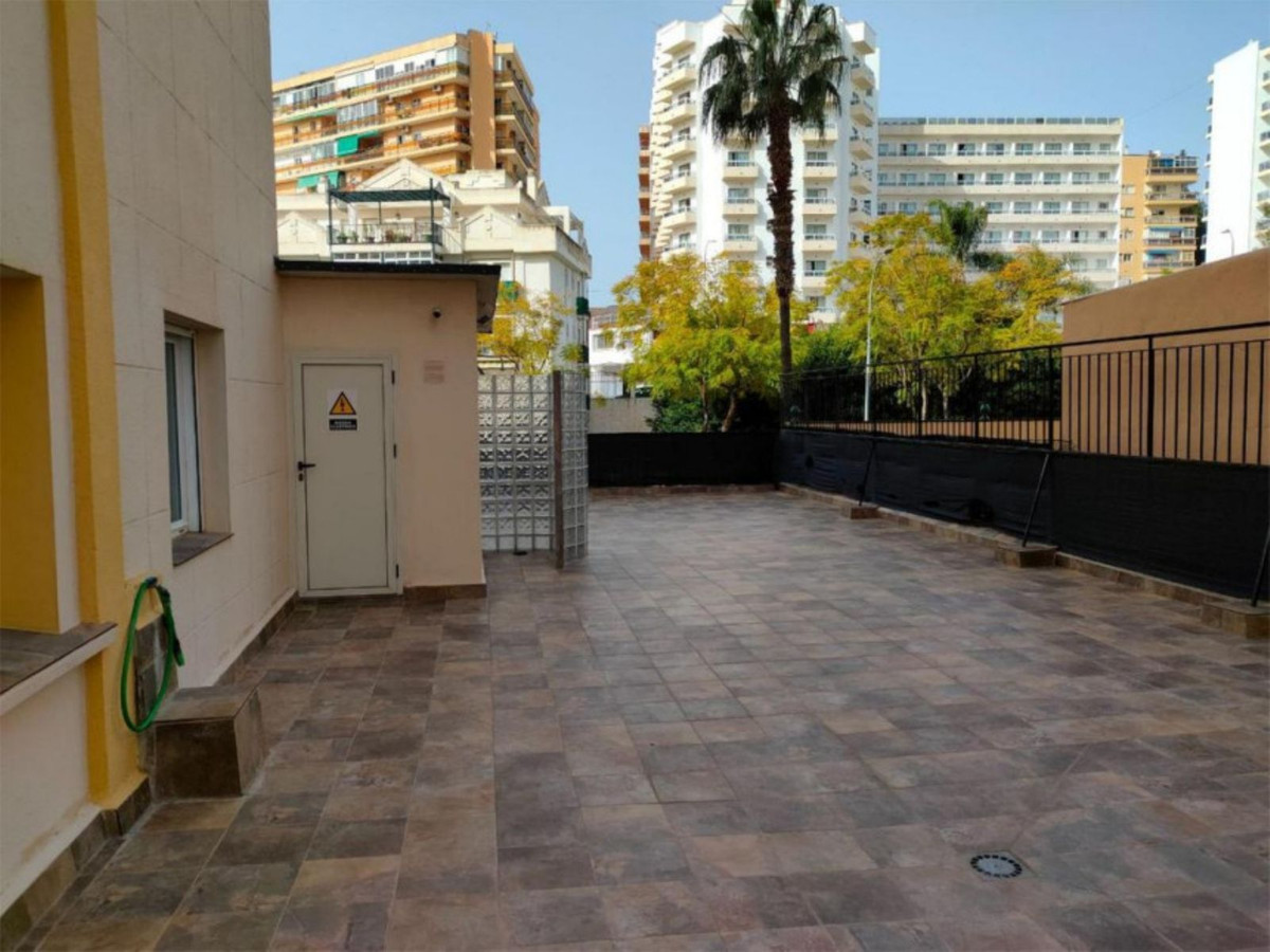 2 Bedroom Middle Floor Apartment For Sale Torremolinos, Costa del Sol - HP4678282
