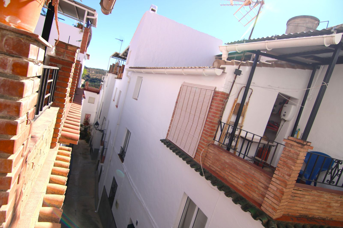 Townhouse Terraced in Tolox, Costa del Sol
