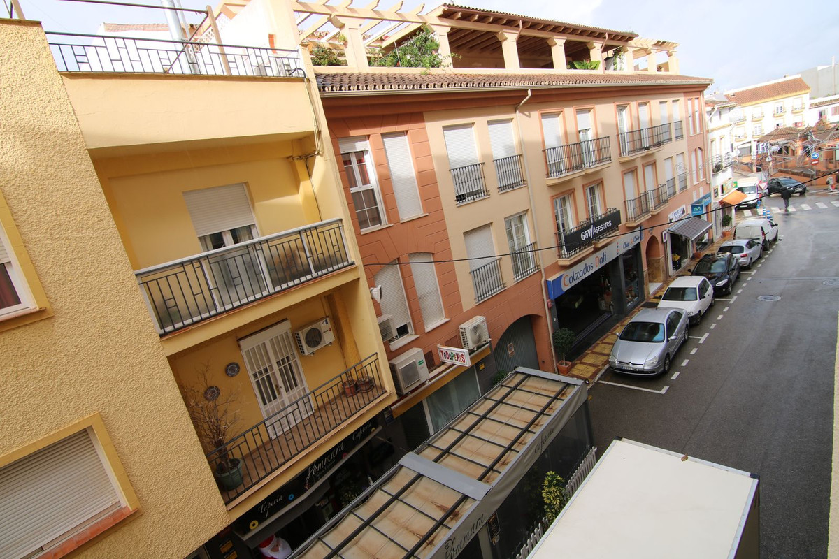 						Apartment  Middle Floor
													for sale 
																			 in Coín
					