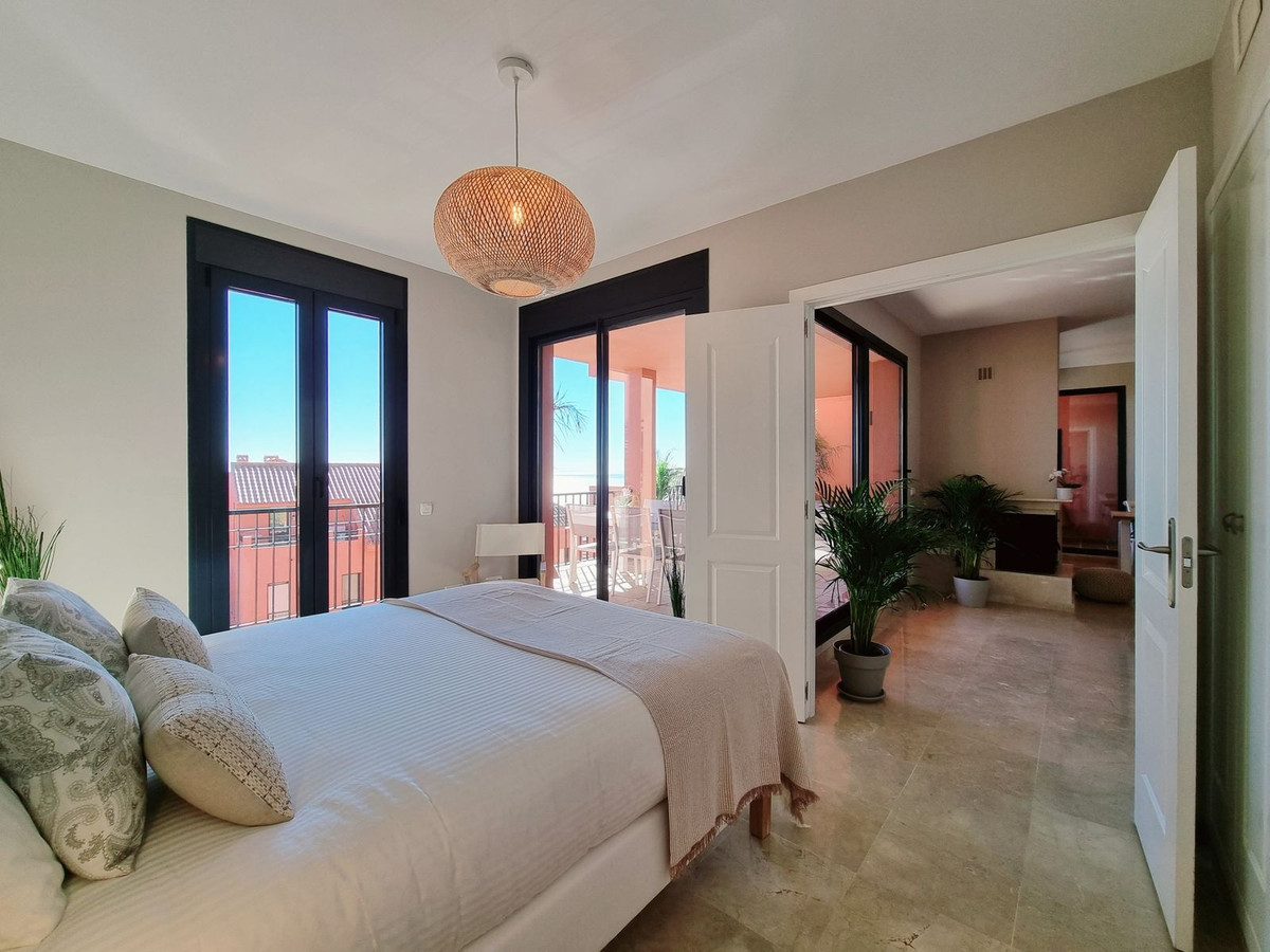 3 bedroom Apartment For Sale in Calahonda, Málaga