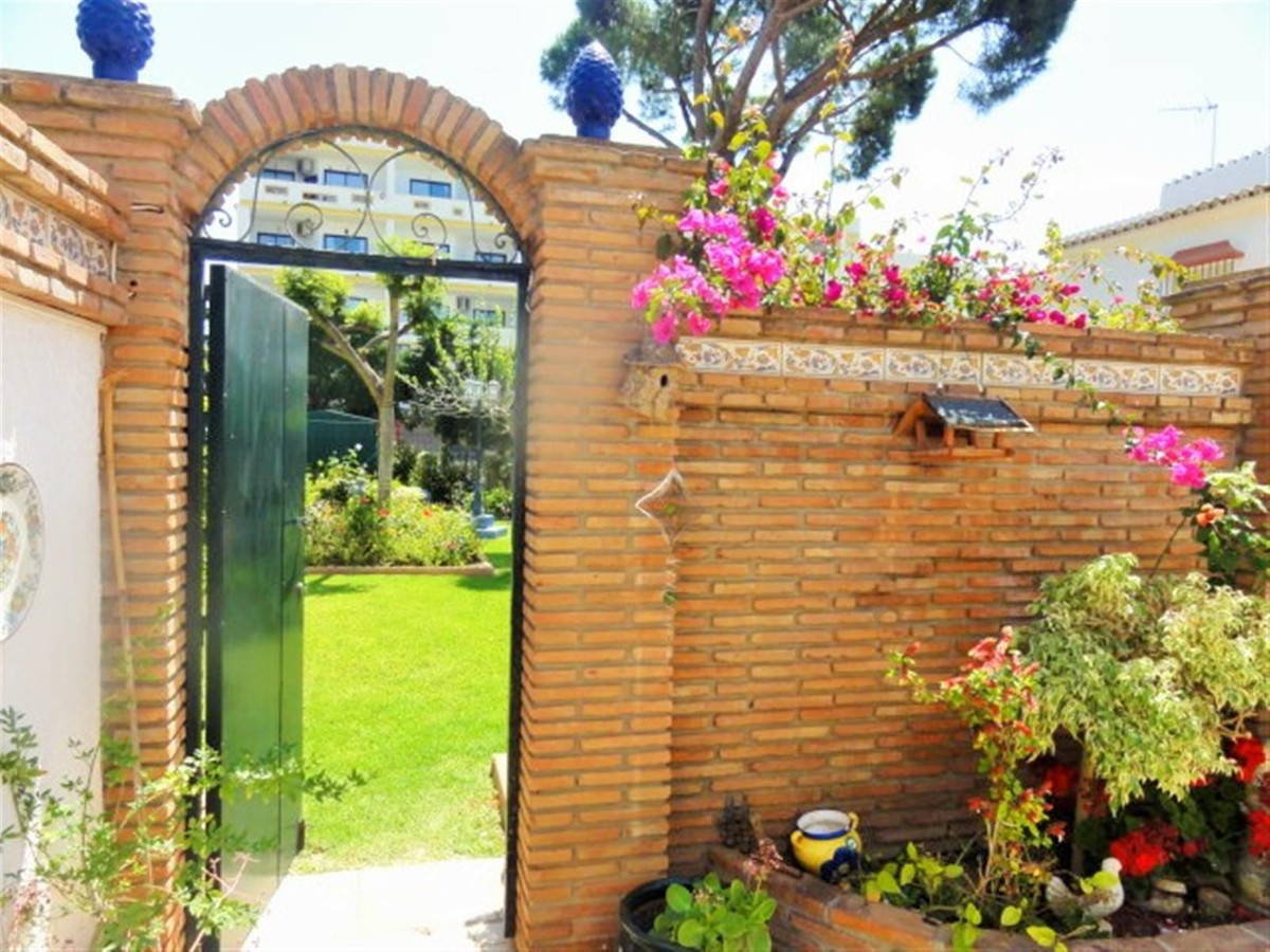 Beautiful semi-detached townhouse built on two floors, with 99M2 built and a terrace/garden of 80M2 , Spain