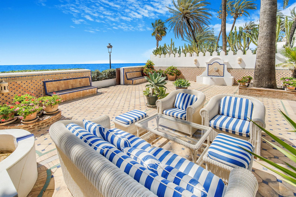 Semi-Vrijstaande Villa te koop in Marbella R4711855