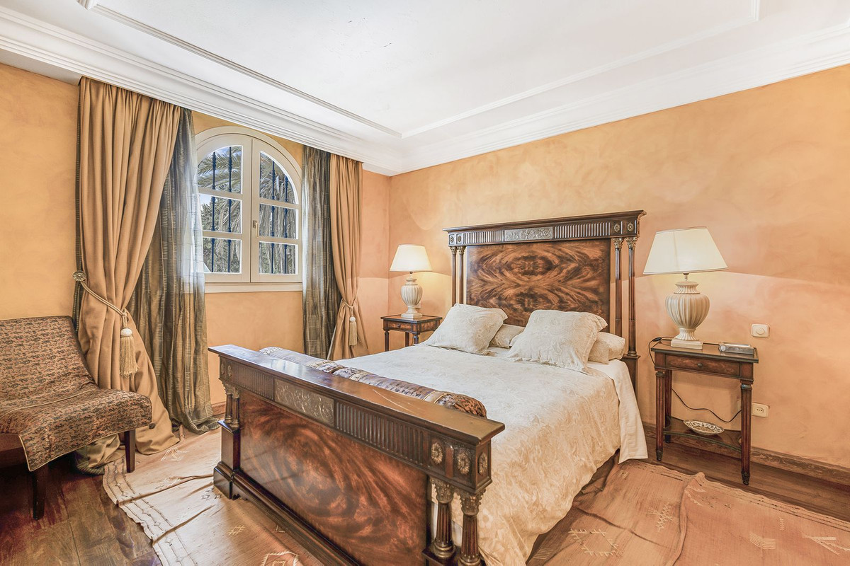 5 Bedroom Villa For Sale, Marbella