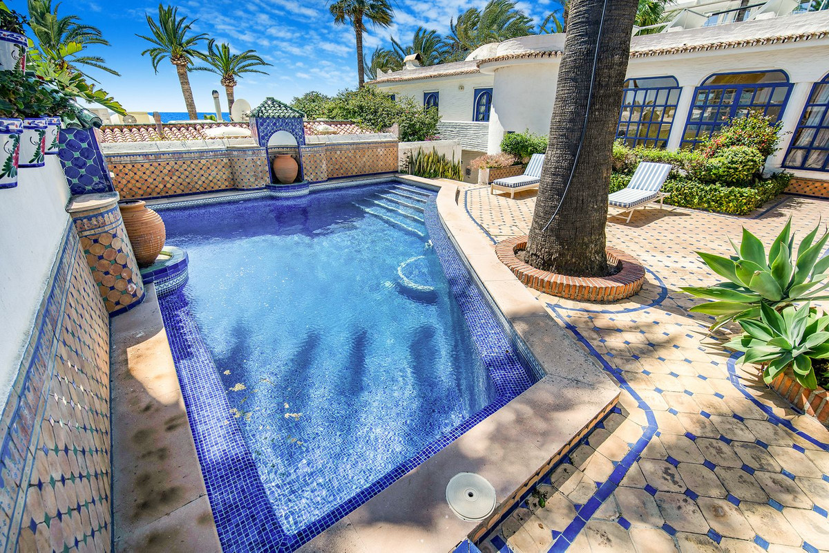 Villa Semi Detached for sale in Marbella, Costa del Sol