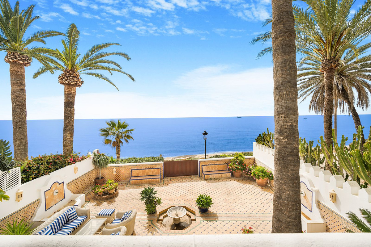 Villa te koop in Marbella R4711855