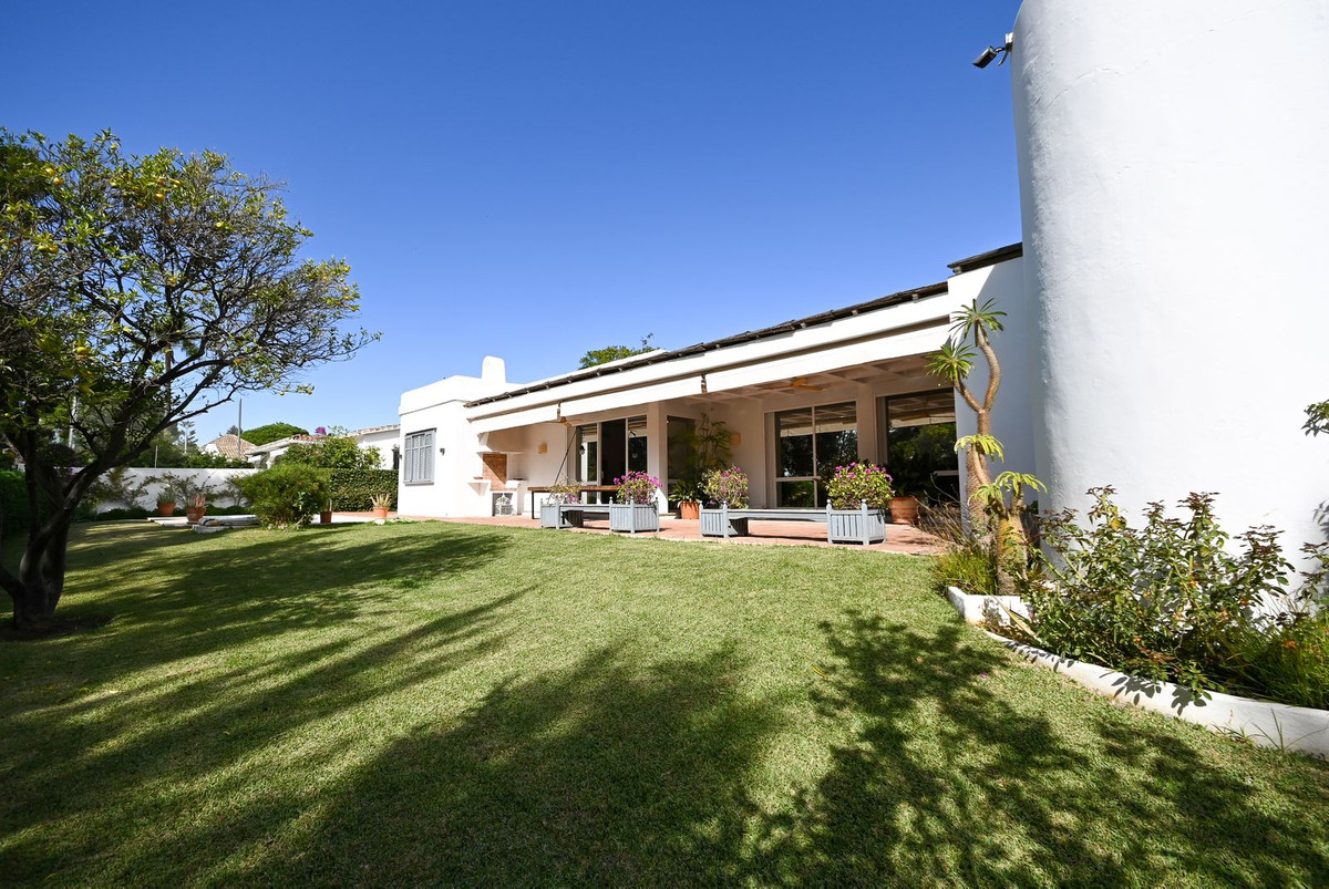 Villa, Individuelle en venta en Guadalmina Alta