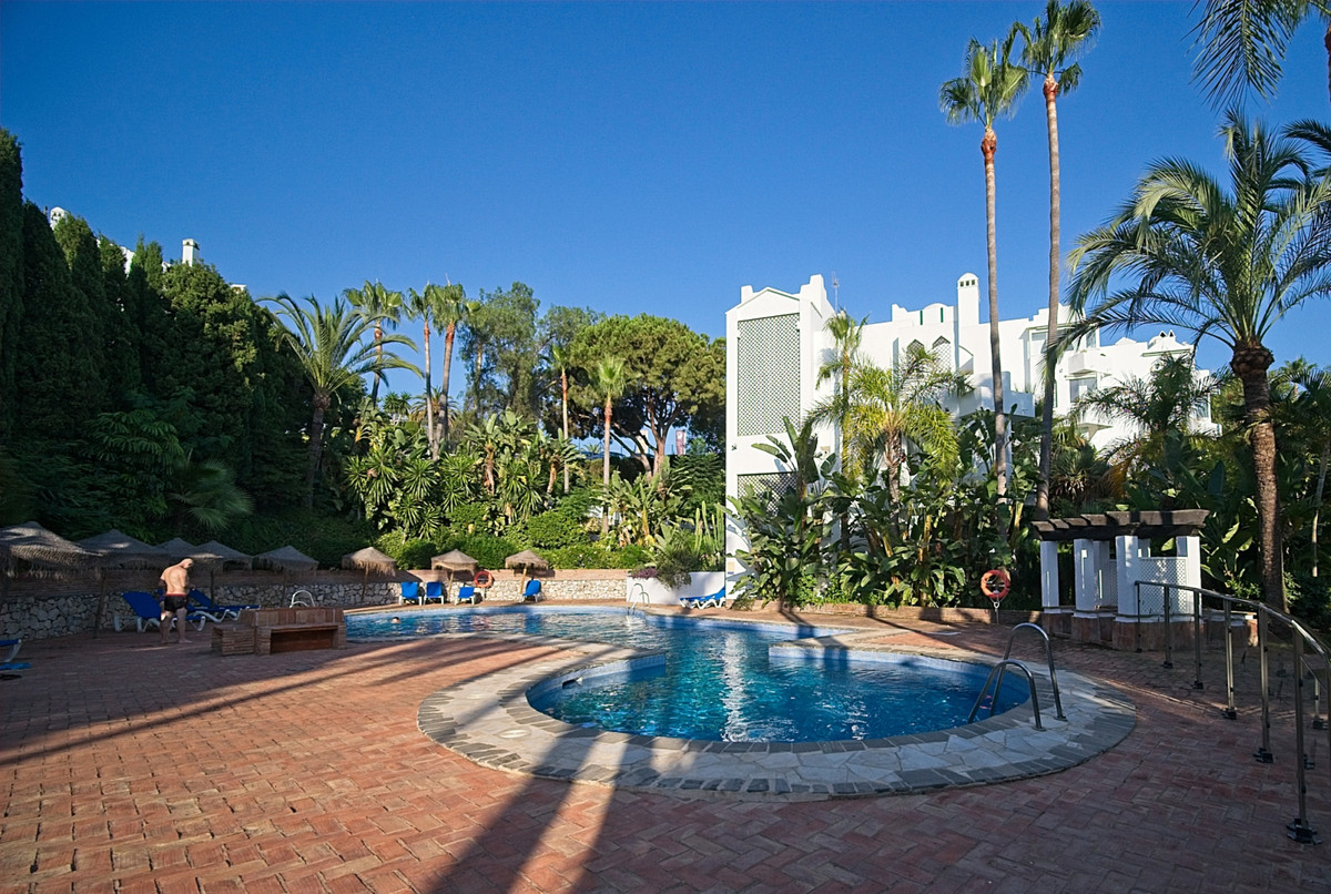 2 bed Apartment for sale in Marbella