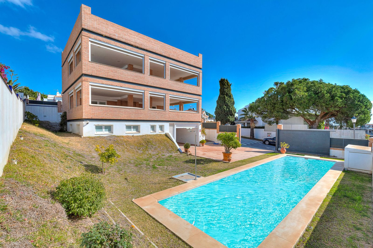 2 Bedroom Detached Villa For Sale Las Chapas, Costa del Sol - HP4646110