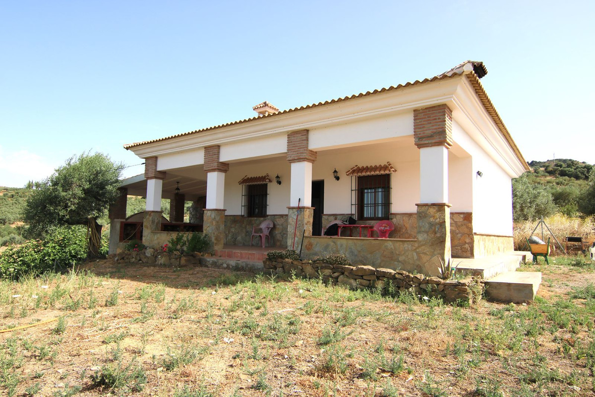 FINCA WITH INCREDIBLE PANORAMIC VIEWS IN PARTIDO LA CAMPINA

House on a single floor, upon entering , Spain