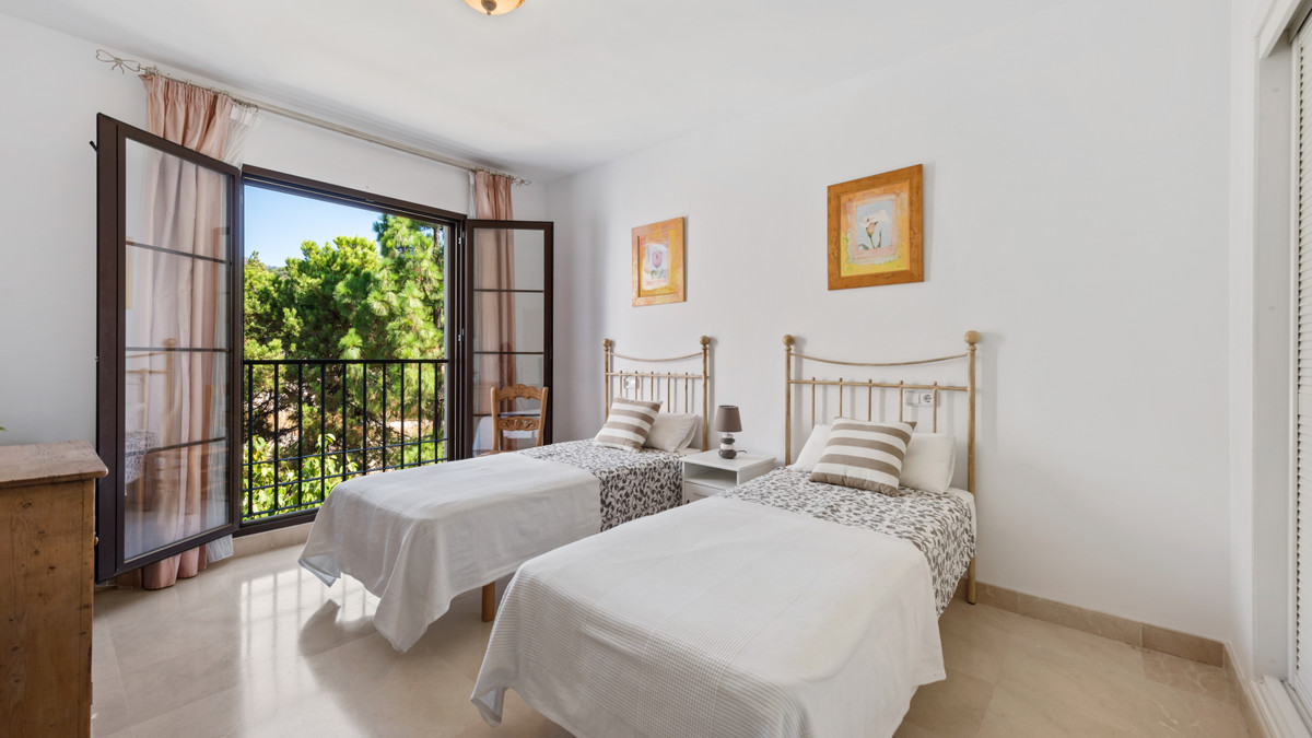 3 bed Property For Sale in Los Arqueros, Costa del Sol - thumb 14