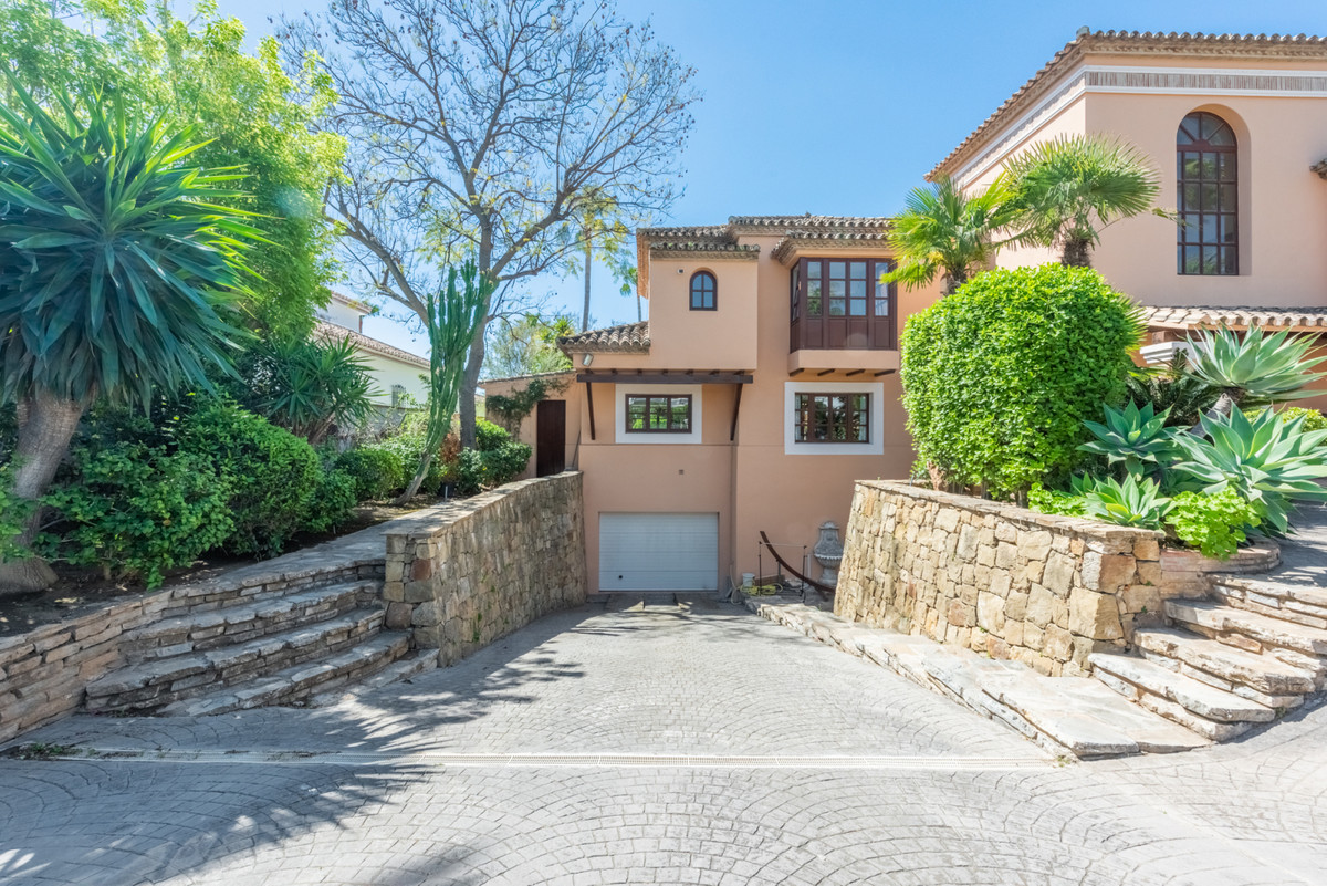 Villa te koop in Nueva Andalucía R4682953