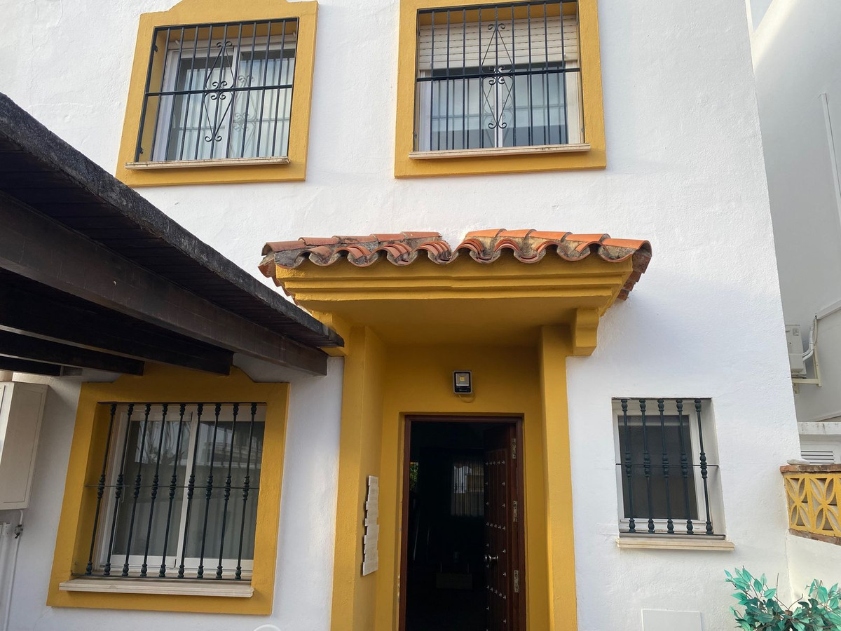 Rijhuis te koop in San Pedro de Alcántara R4600489