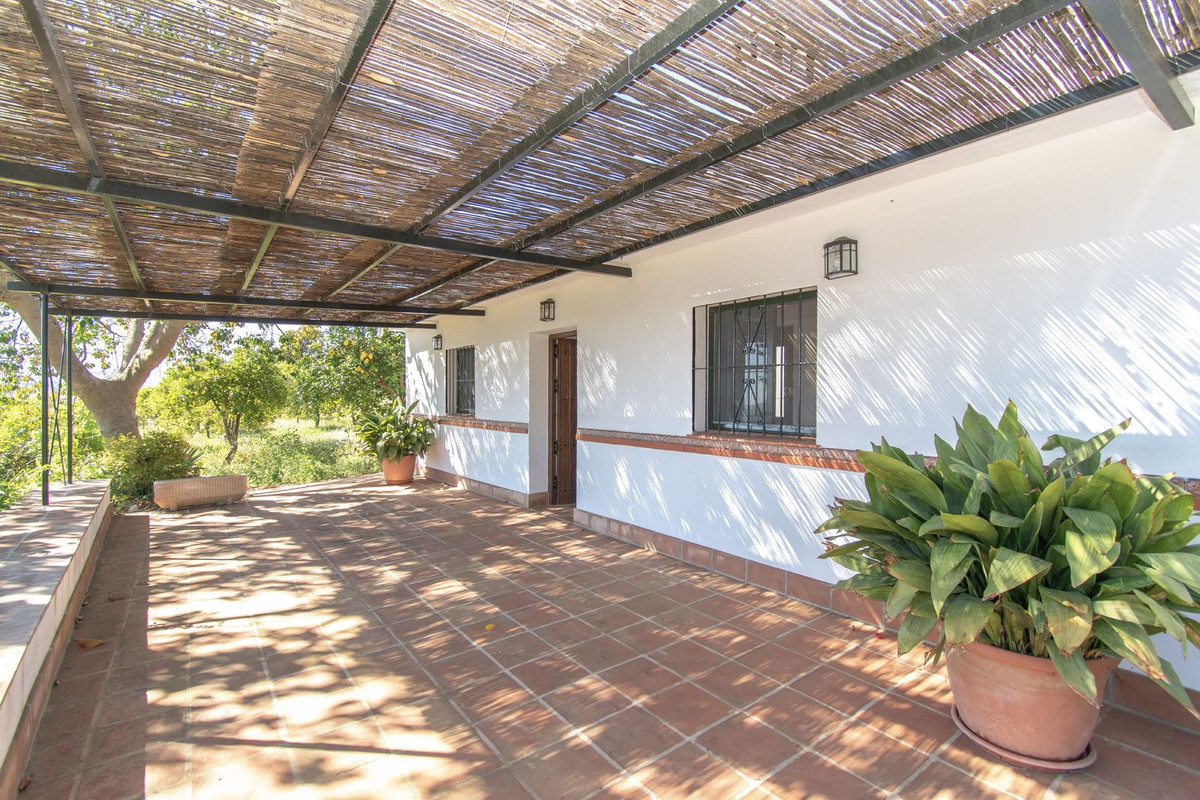 Charming Finca completely renovated located less than 1km from the center of Alozaina.

The property, Spain