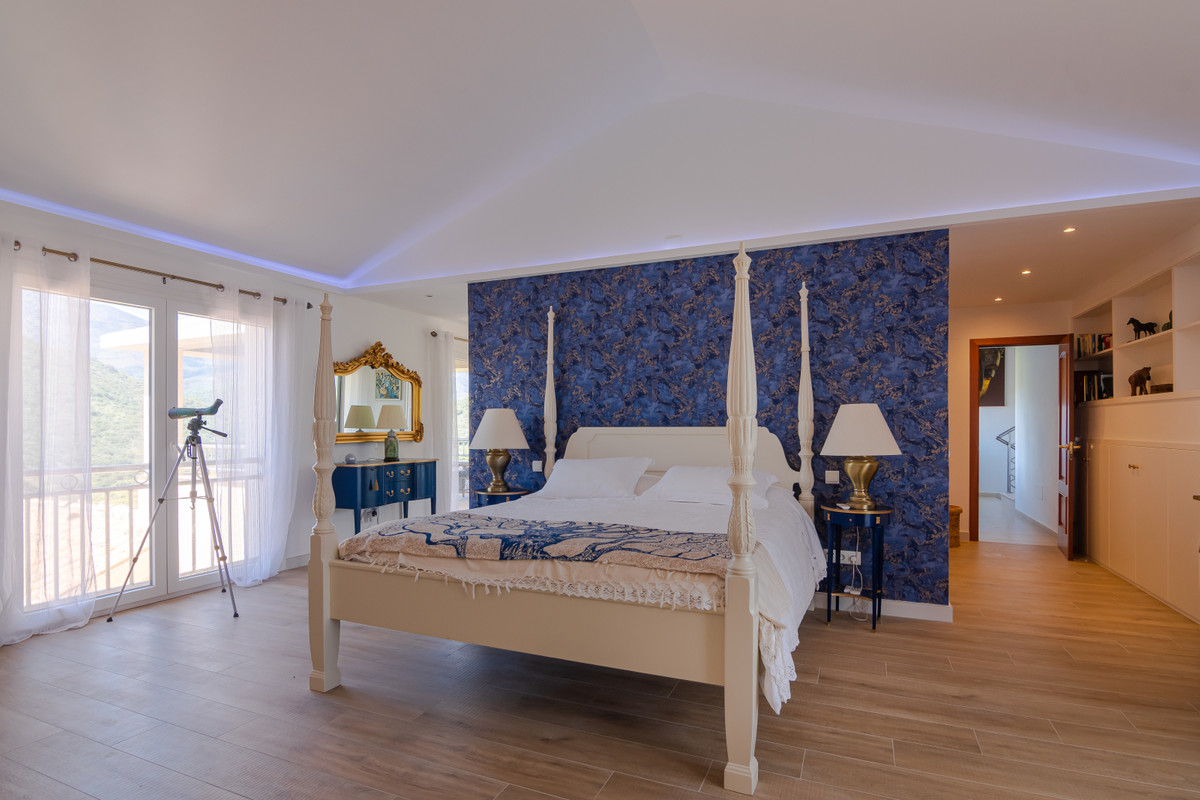 4 bedroom Villa For Sale in Estepona, Málaga - thumb 21