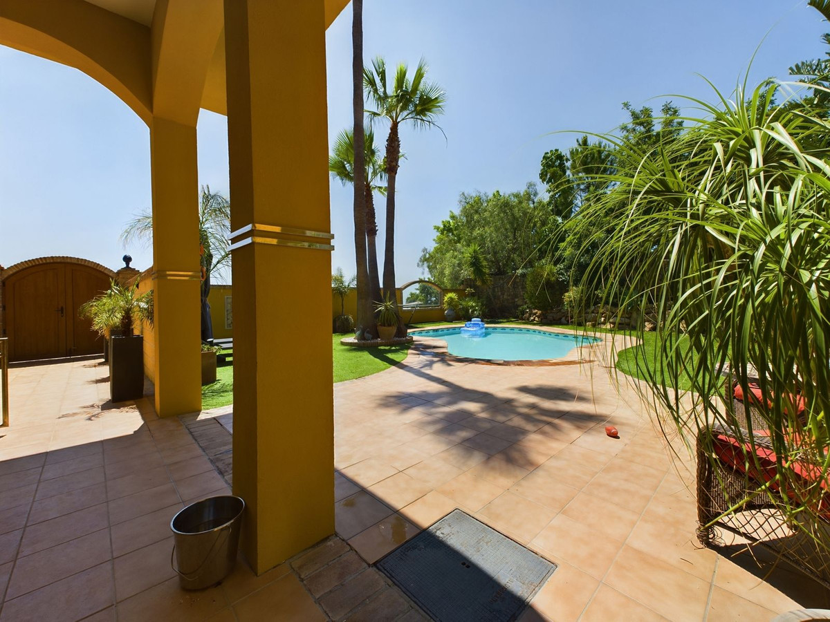 4 bedroom Villa For Sale in Estepona, Málaga - thumb 46