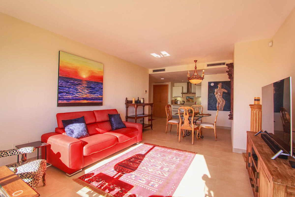 Apartamento Planta Media en Altos de los Monteros, Costa del Sol

