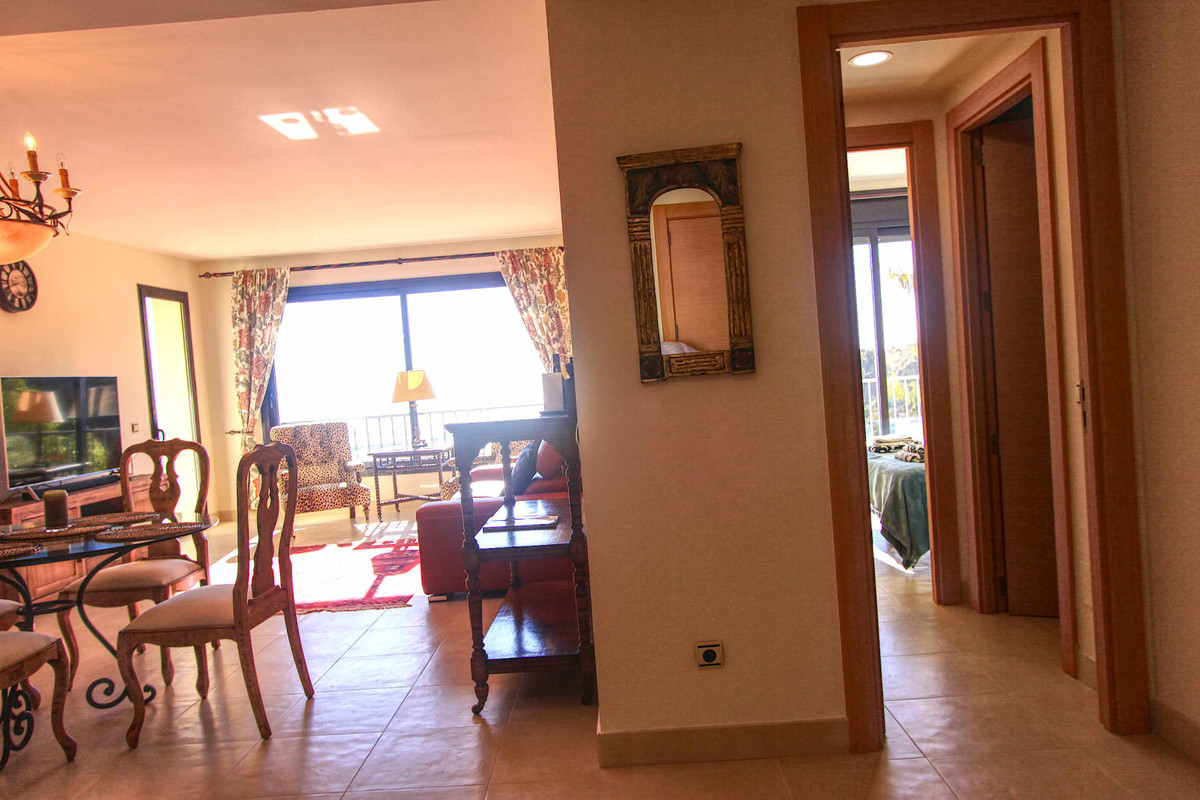 Apartment Middle Floor in Altos de los Monteros, Costa del Sol
