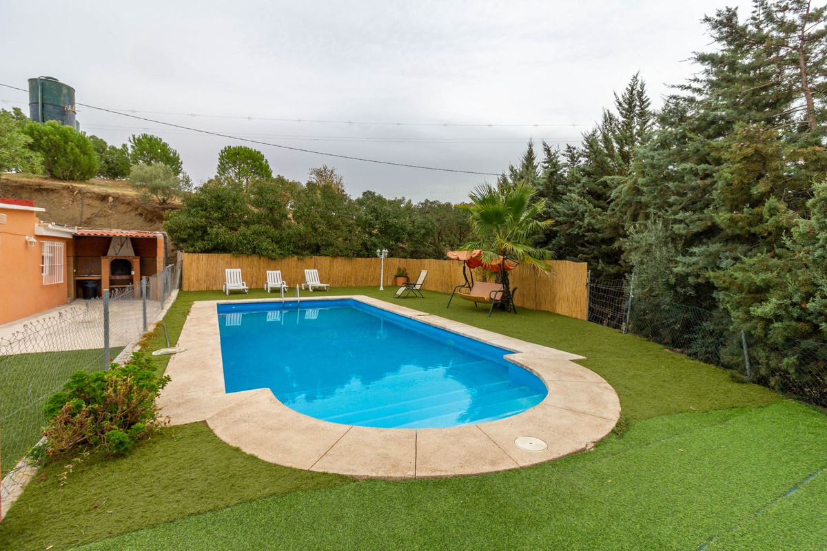 Detached villa in El Chorro.

Detached house of 90 m2 in a plot of 29000 m2 very close to the Camini, Spain