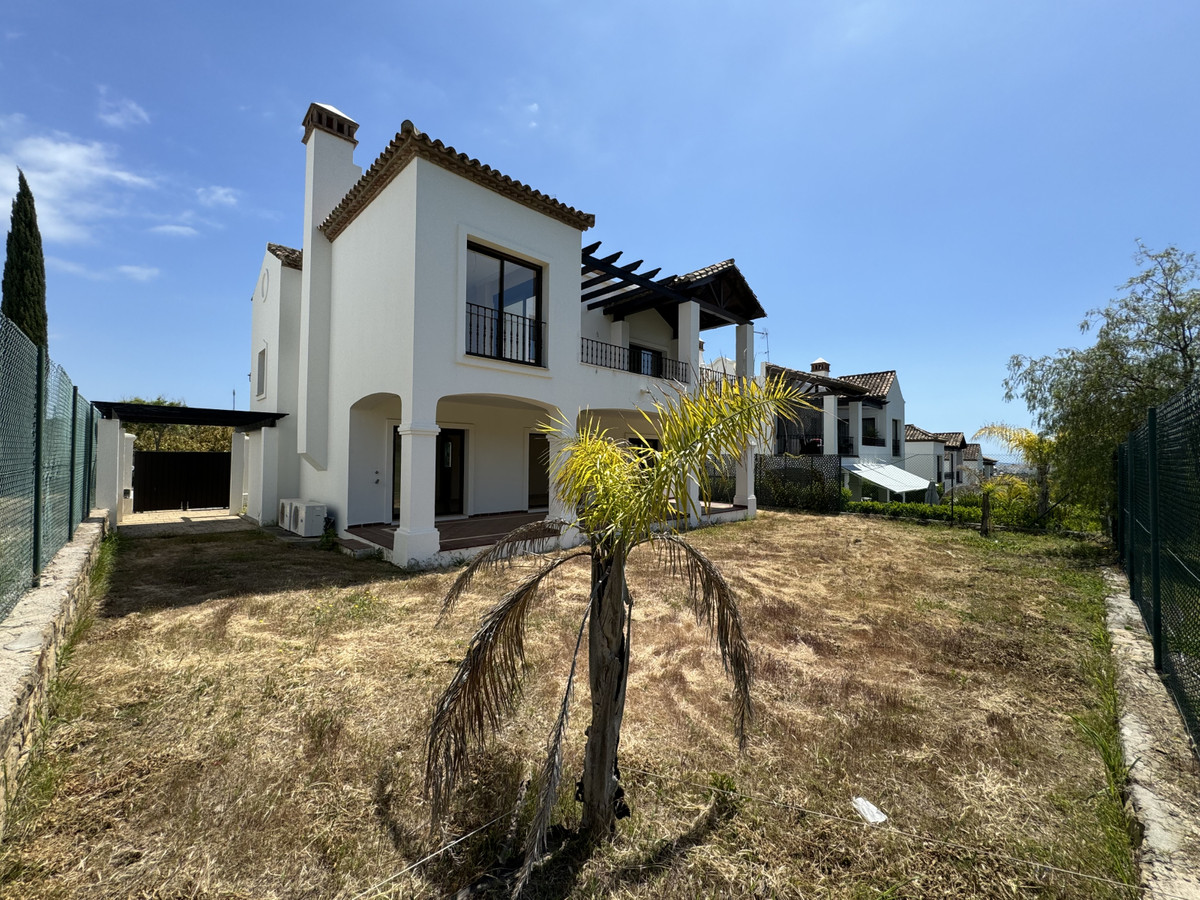 Semi-Vrijstaande Villa te koop in Estepona R4717213