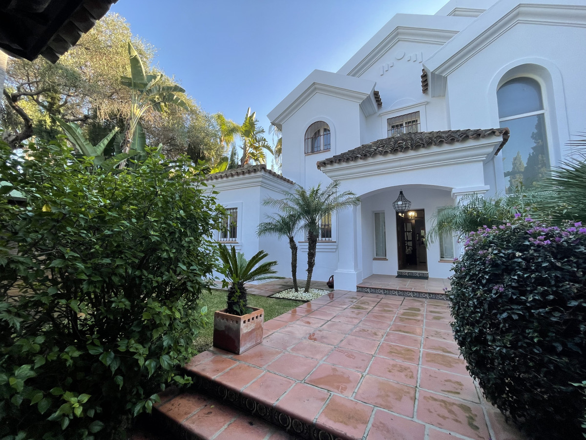 Villa - Chalet en venta en Elviria R3998701