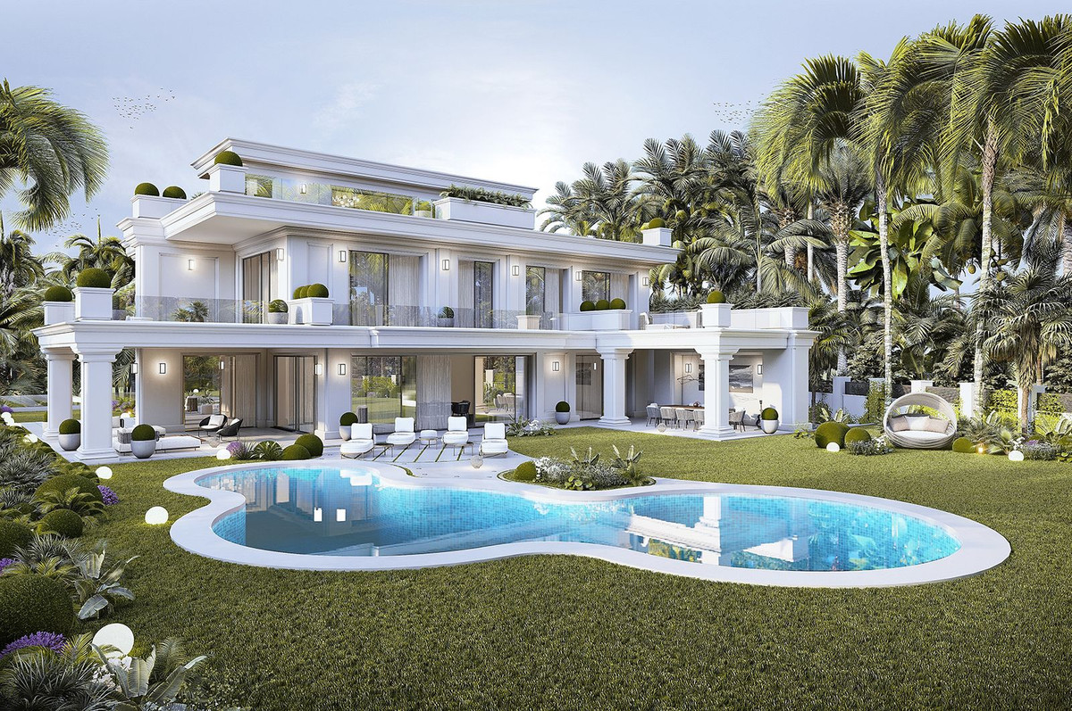 Sophisticated villa located in a prestigious urbanization on the Golden Mile - Lomas de Marbella Clu, Spain