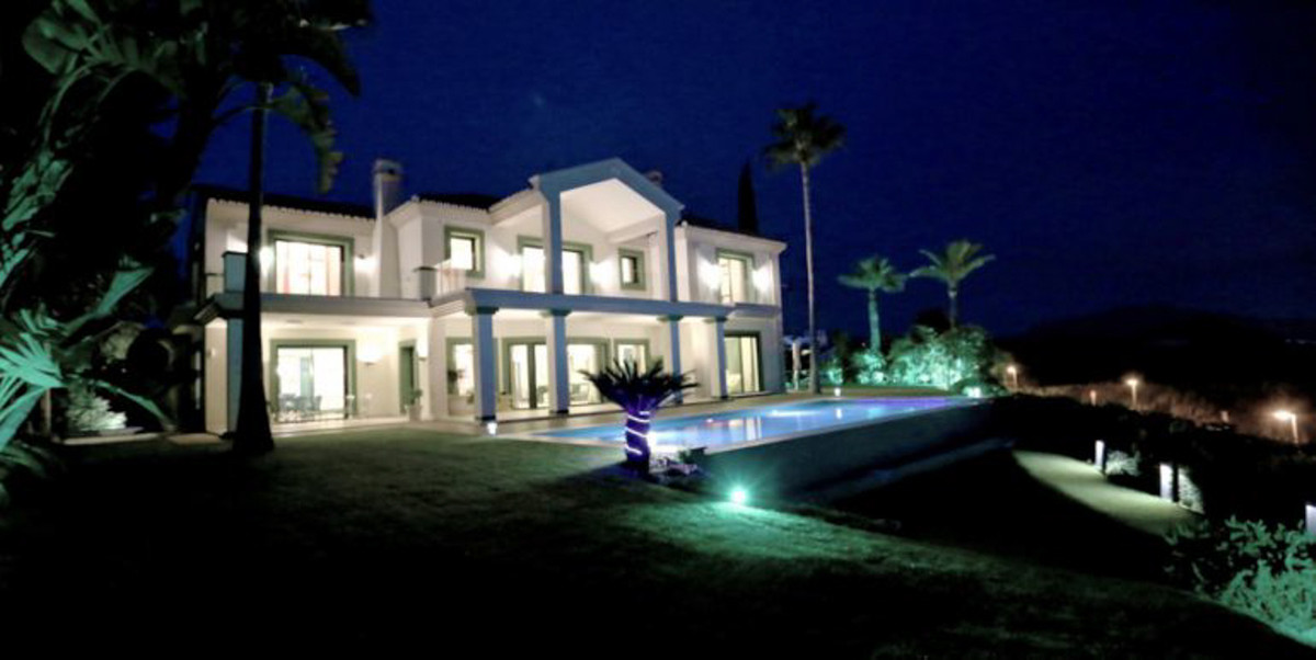 Villa for sale in Selwo, Estepona