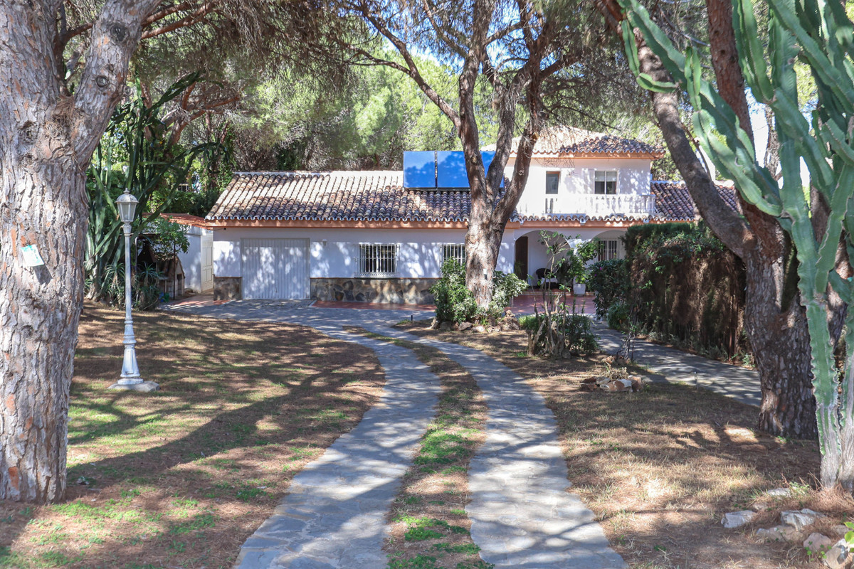 Detached Villa for sale in Alhaurín de la Torre R4006675
