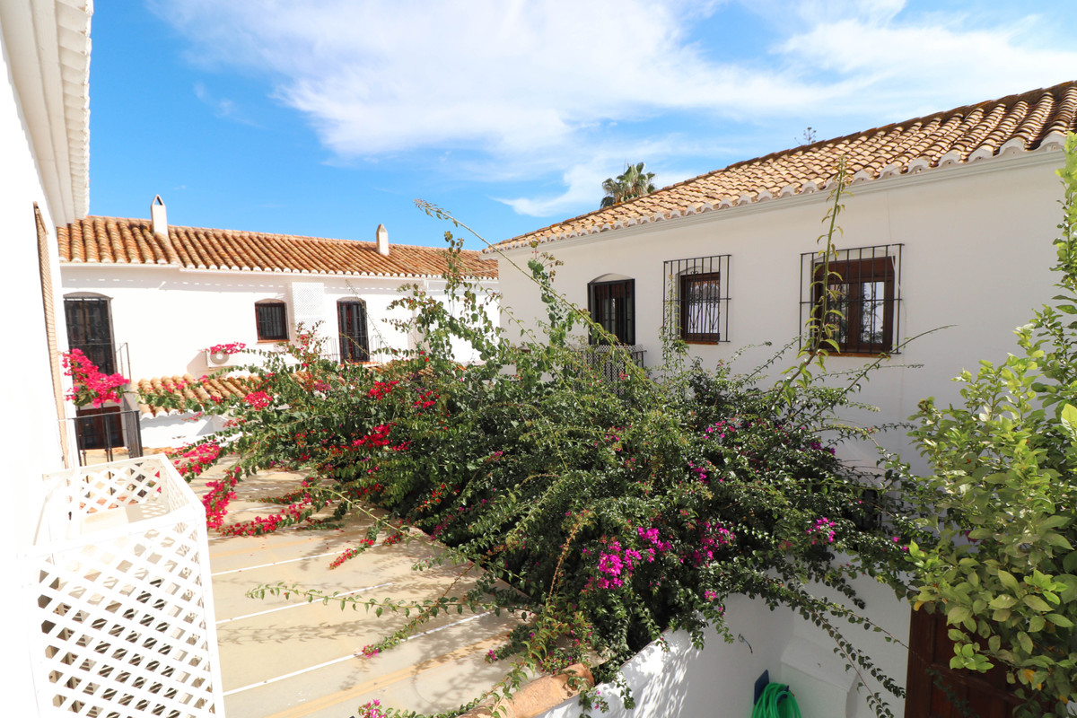 2 bedroom Townhouse For Sale in Fuengirola, Málaga - thumb 3