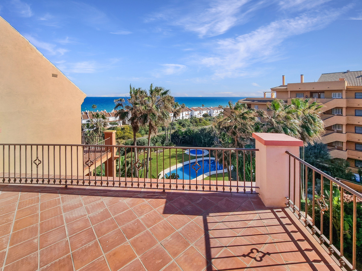 Amazing south facing 3-bed duplex penthouse  with 2-large terraces and frontal sea views.