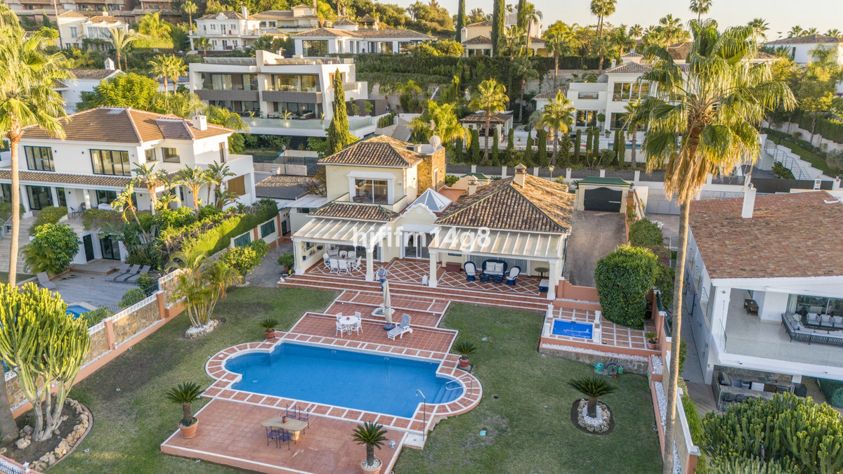 Detached Villa for sale in Nueva Andalucía R4579843