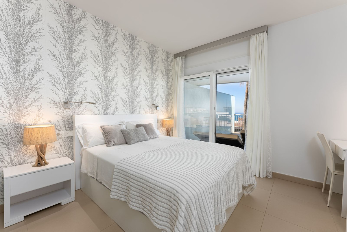 2 bedroom Apartment For Sale in Benalmadena, Málaga - thumb 4